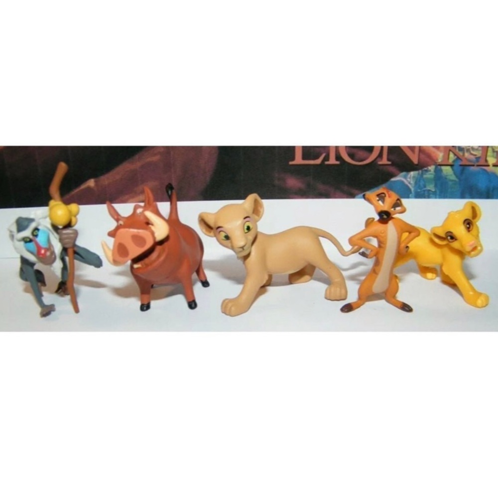 The Lion King Movie Figure Set of 12, with Bonus Sticker and Ring! - Picture 2 of 6